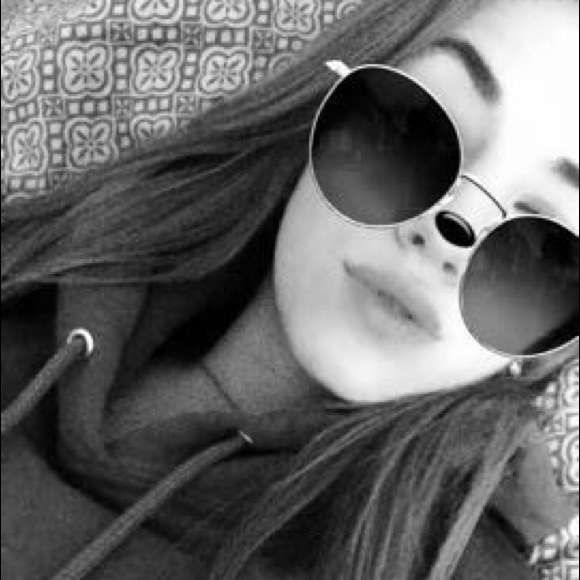 Meet your Posher, Anna - Picture 4 of 6